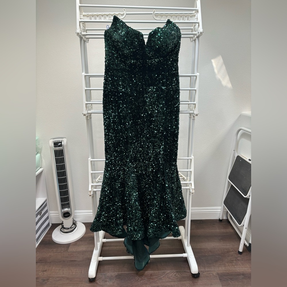 Elegant Portia And Scarlett Green Sequin Mermaid Gown